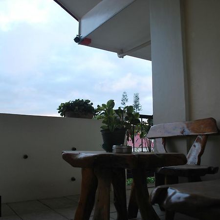 Lazea Tagaytay Inn Tagaytay City Esterno foto