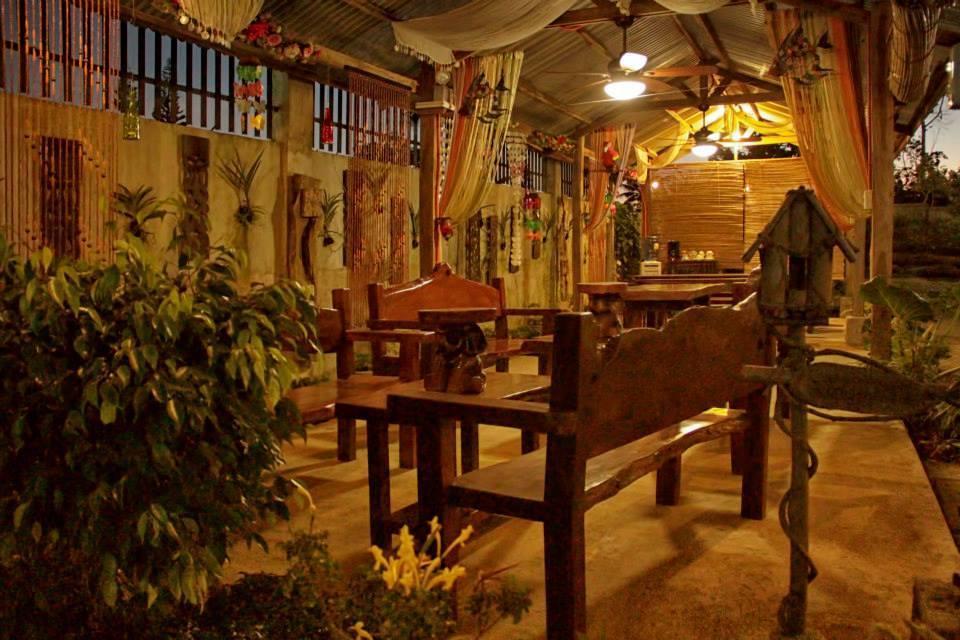 Lazea Tagaytay Inn Tagaytay City Esterno foto